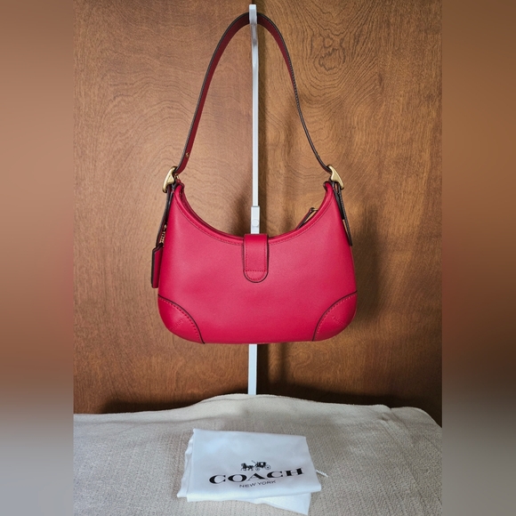 Coach Hamptons Hobo - Picture 2 of 6